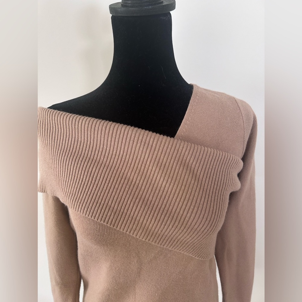 Line & Dot Asymmetrical One Shoulder Tan Sweater Medium - Picture 2 of 6